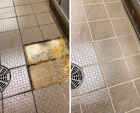 Before and After Picture of a Grout Cleaning Service in Franklin, TN